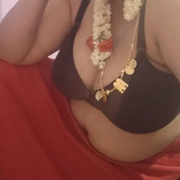 tamil_lathikaaa's Offline XXX Chat