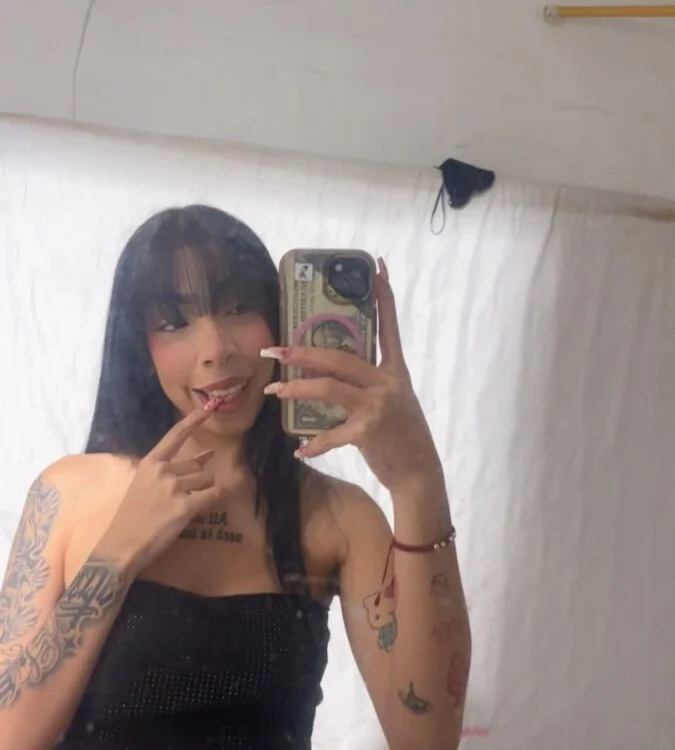 Offline XXX chat chloe_rhoades