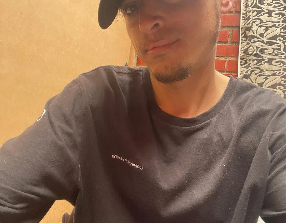 sexyblueeyesboy Offline XXX-Chat