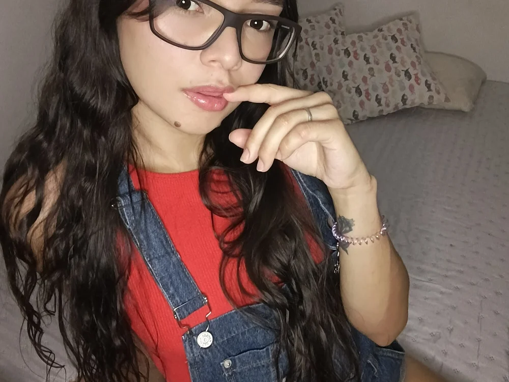 CamiLunaSex's Offline Chat Room