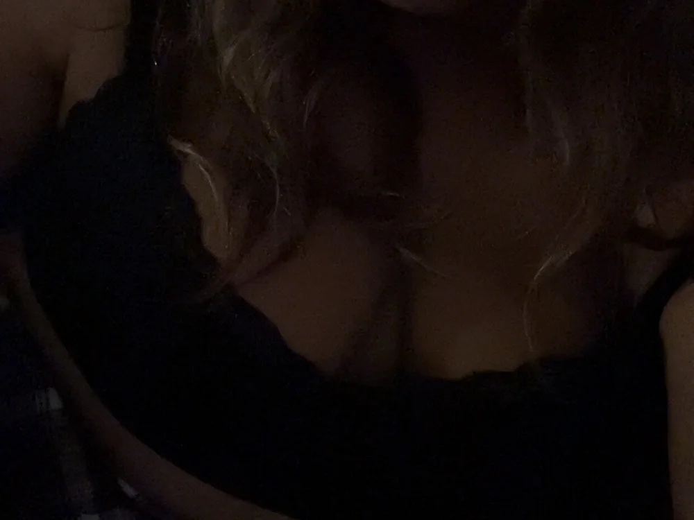 adriannamm's Offline XXX Chat