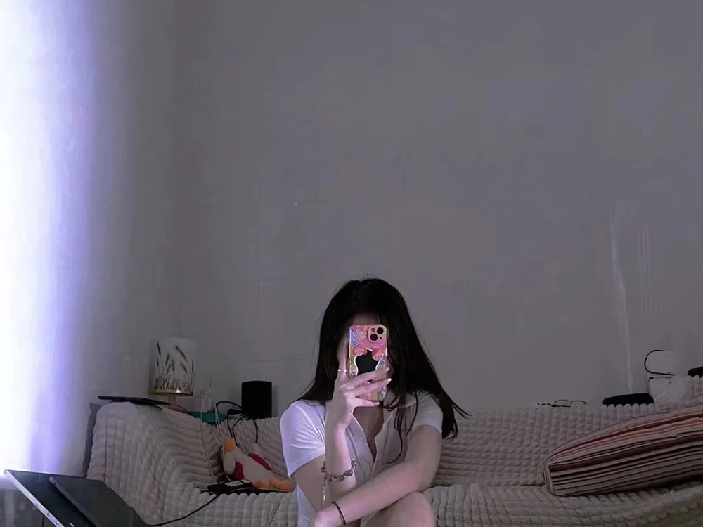 Cecelia-'s Offline Chat Room