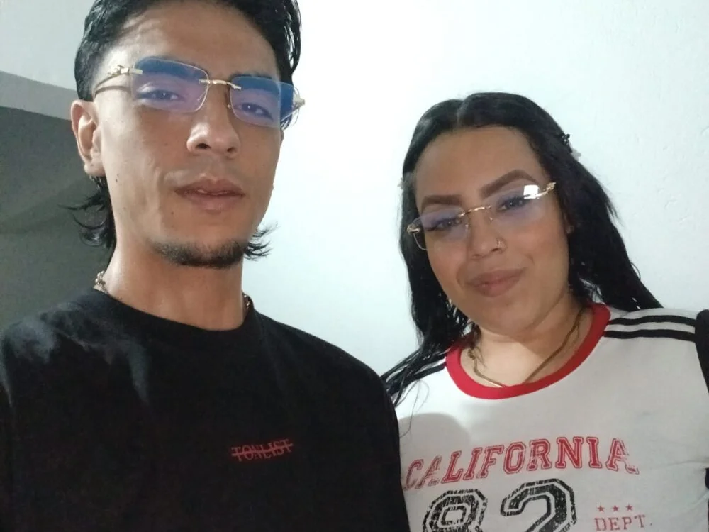 duo_seduxionn Offline XXX chat