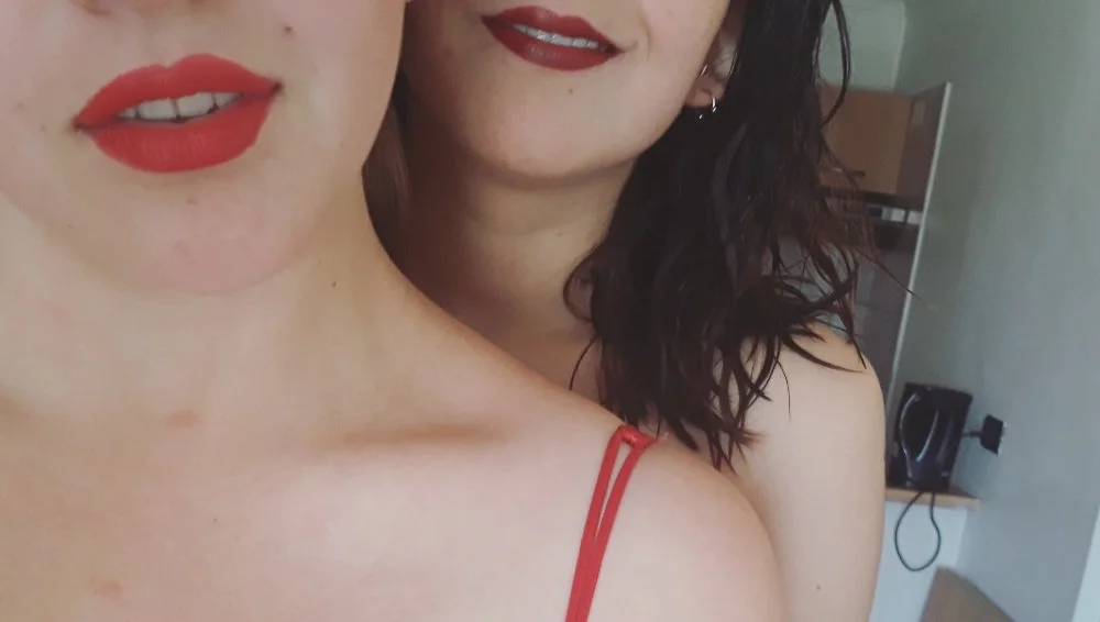 LOLA_LOLA26's Offline XXX Chat