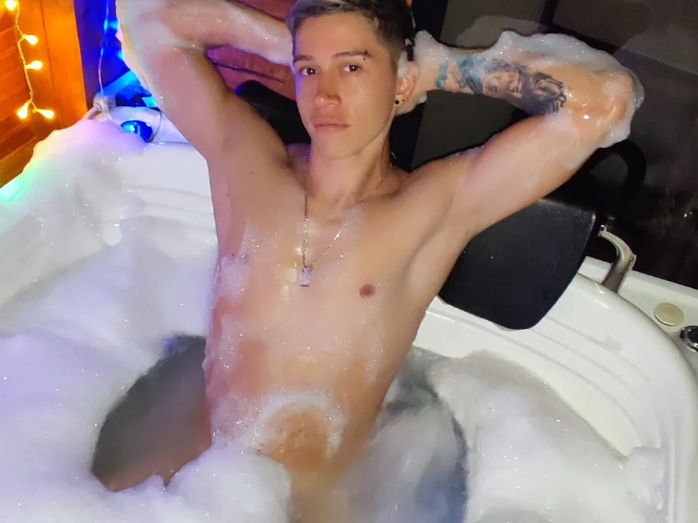 Noa_Evans' Offline Chat Room