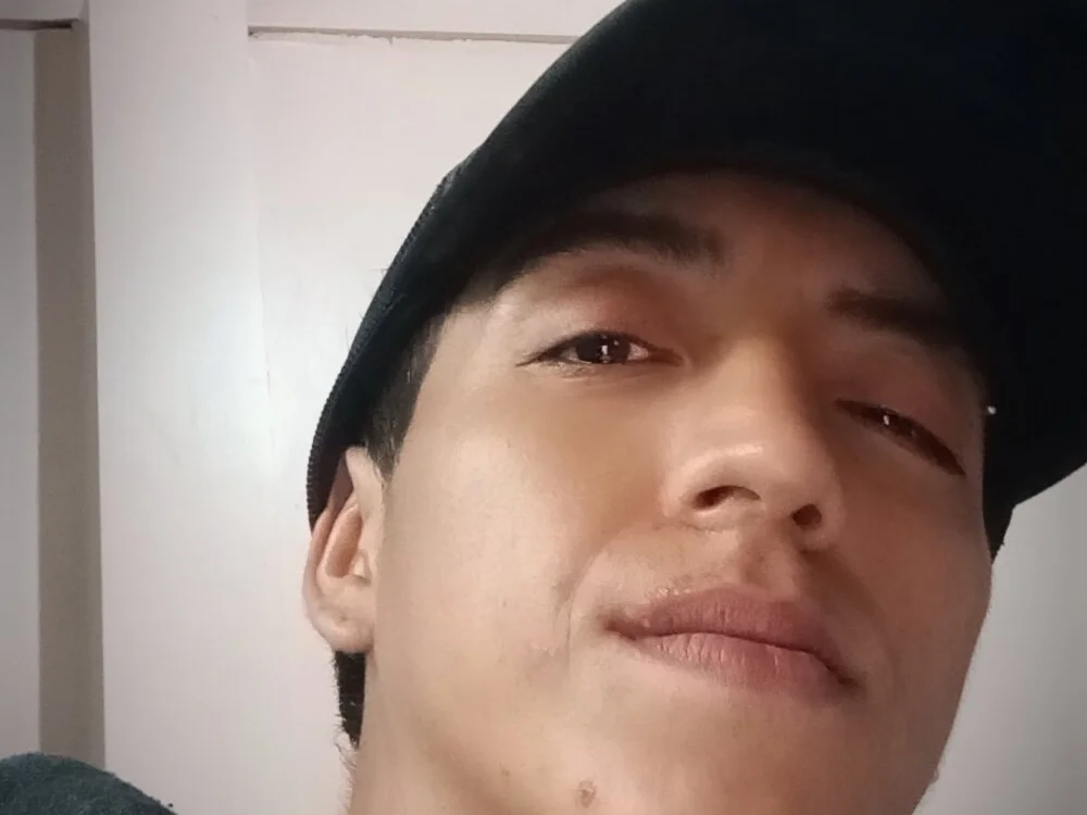 Alejo9718 offline XXX-chat