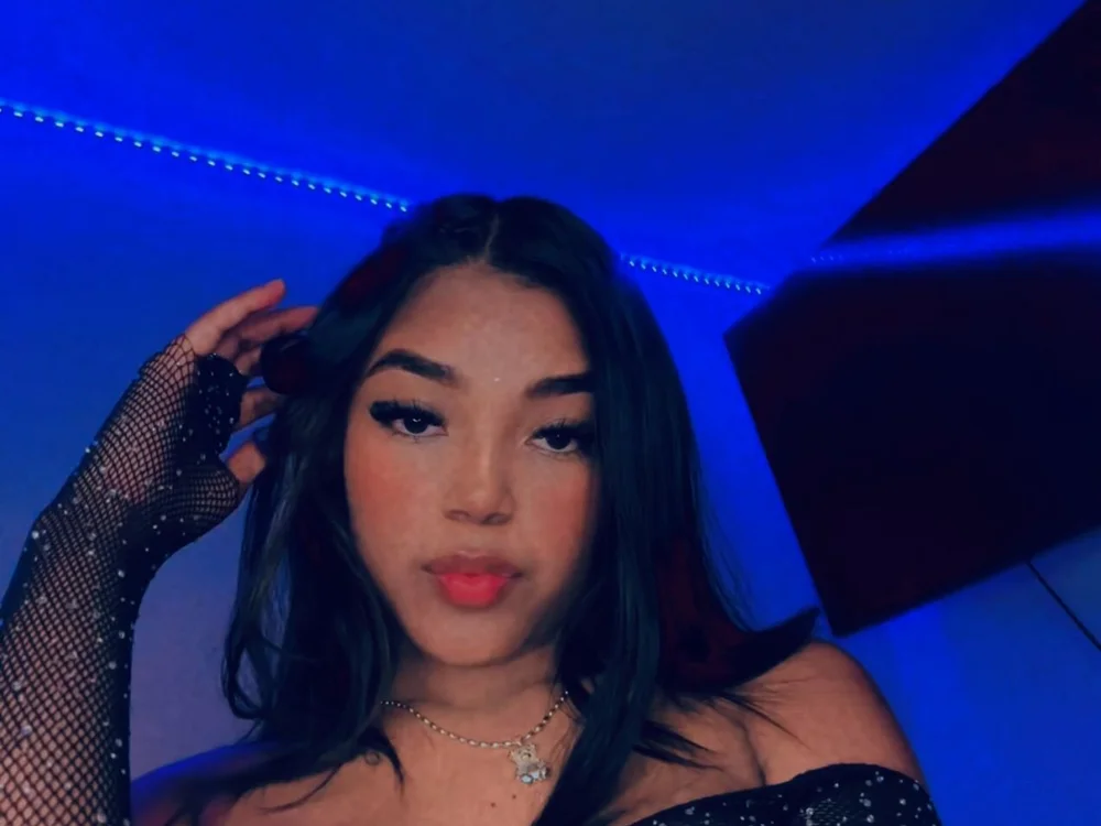 laura_lopez_19's Offline XXX Chat