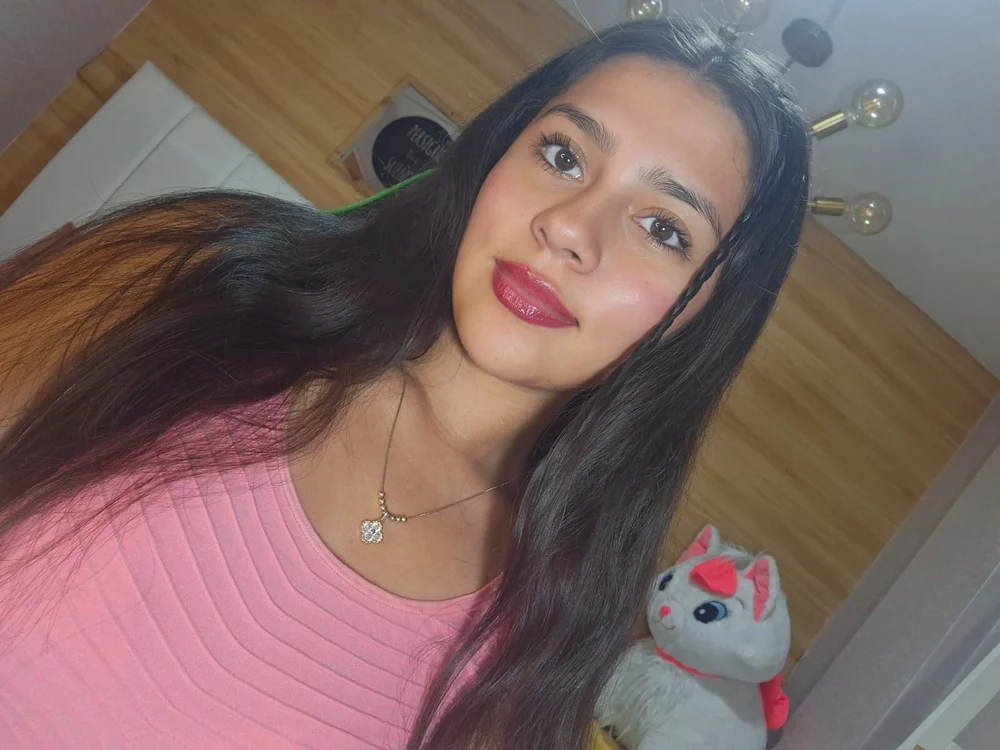 Emilia_love_a's Offline XXX Chat