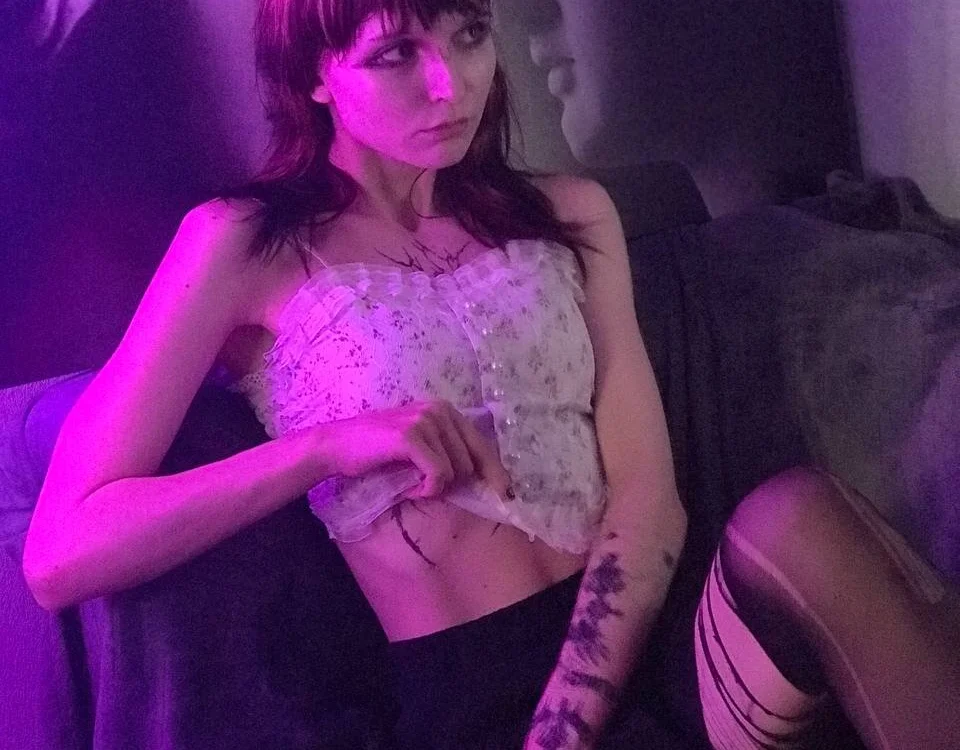 amoratic's Offline Chat Room