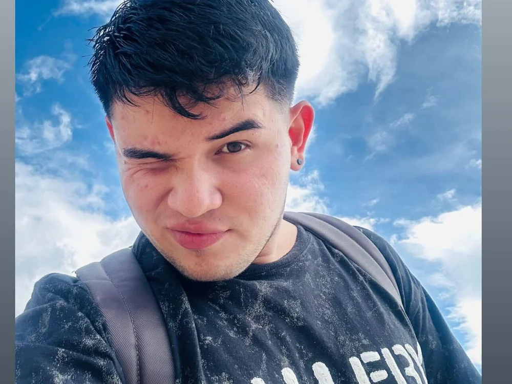 ian_charmboy Offline XXX-chat