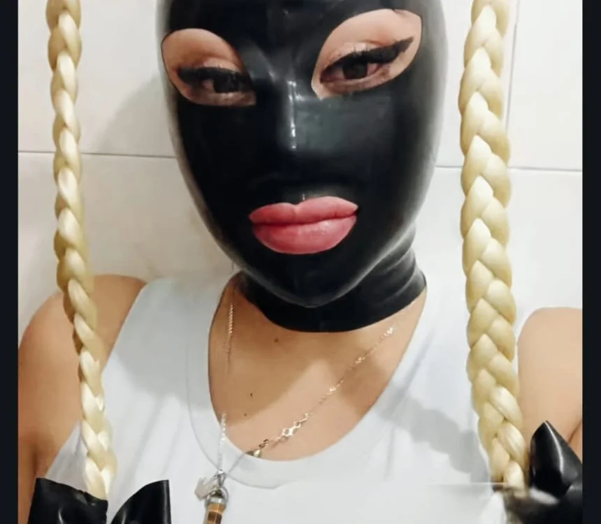 LatexDevil_Blondie's Offline XXX Chat