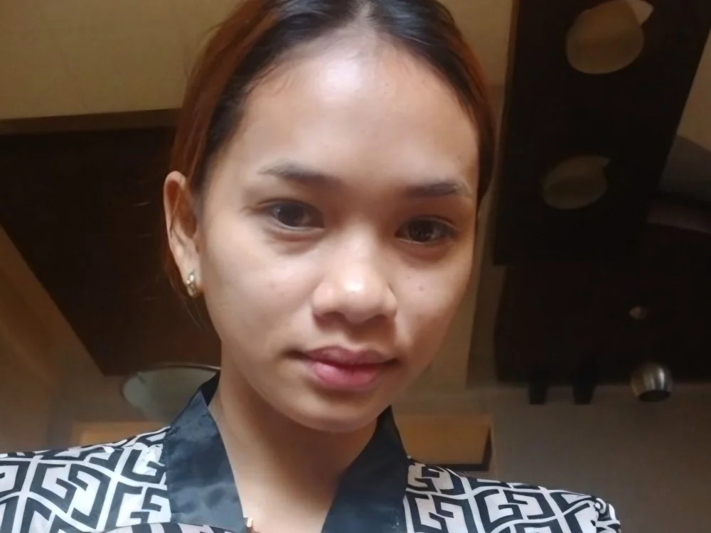 Maxi_Dee Chat XXX offline