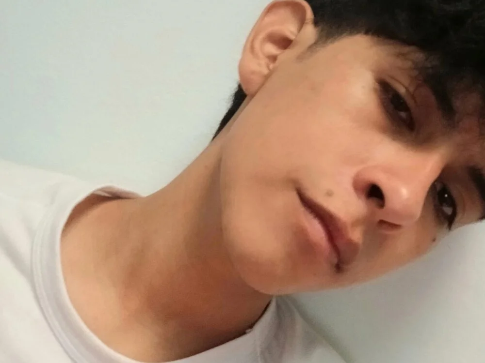 julian_xx Offline XXX-Chat