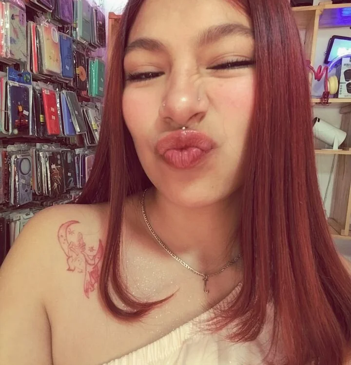 Salie_ Adlı Modelin Çevrimdışı XXX Sohbeti