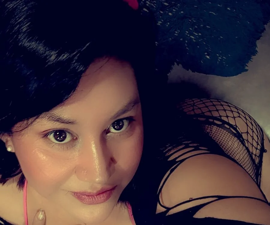 yummy_nessa's Offline Chat Room