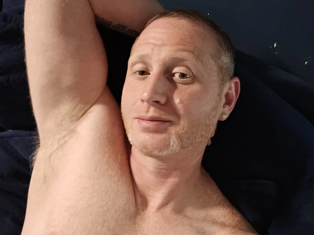Blueeyeddaddy68's Offline Chat Room