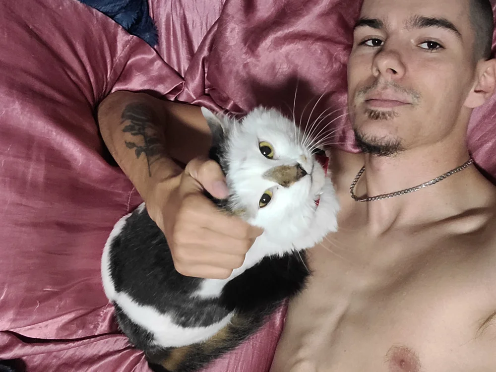 Thatonehungbadboy офлайн чат стая