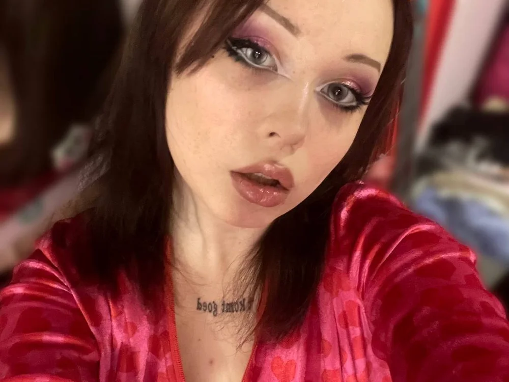 MarryEstrada live cam model on stripchat