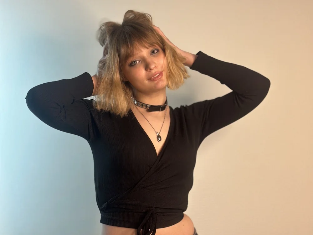 CharleenVelovic's Offline XXX Chat
