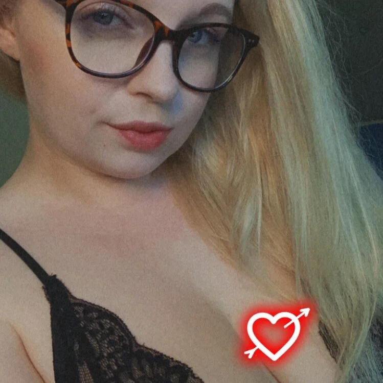 LolaLuvlee's Offline XXX Chat