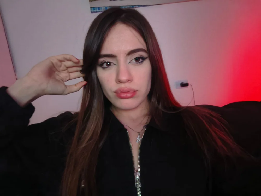 TiaraDehesa Adlı Modelin Çevrimdışı XXX Sohbeti