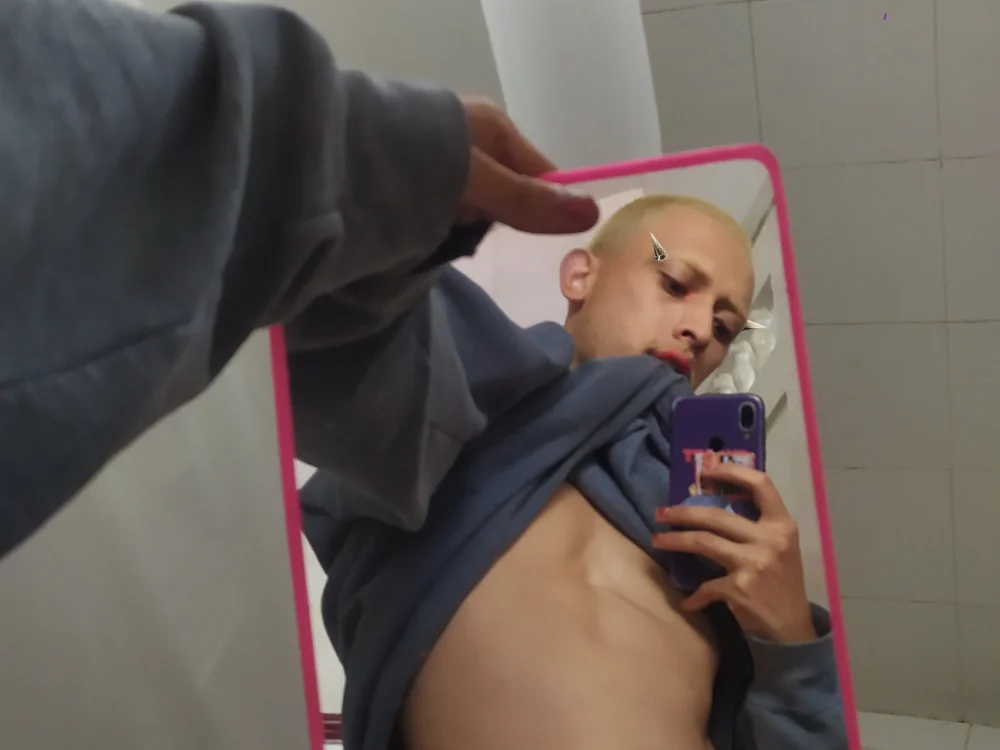 blueskinned's Offline XXX Chat