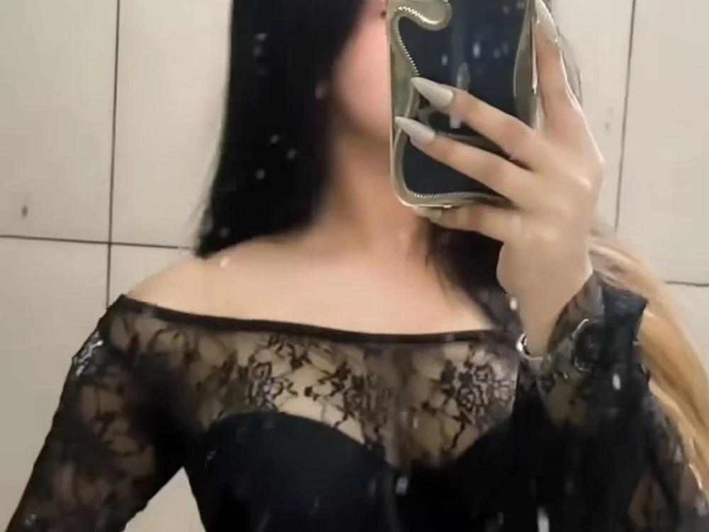 Yours_Niya's most recent online preview