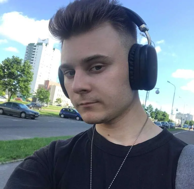 DanielMood's Offline Chat Room