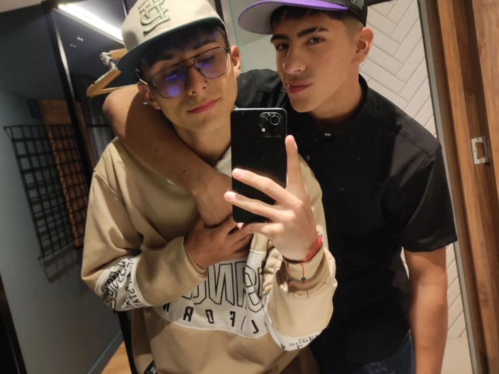 alex_stivenn's Offline XXX Chat