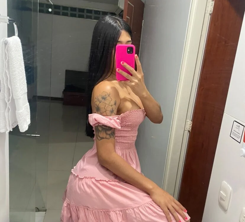 lauritainsatiiable's Offline XXX Chat