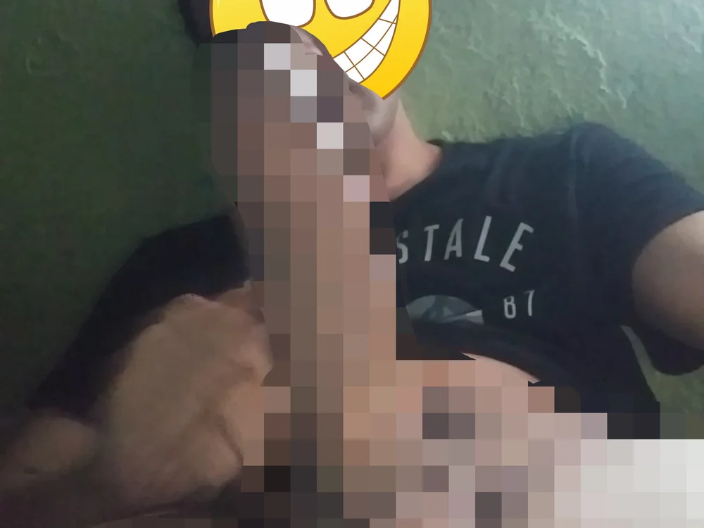alejandrovaron69's Offline Chat Room