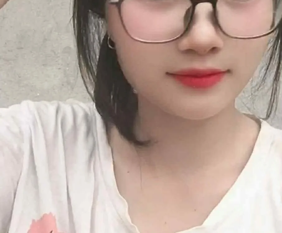 emmasexy2k cam model