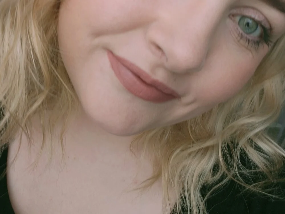 CallieCharms_24 离线XXX聊天