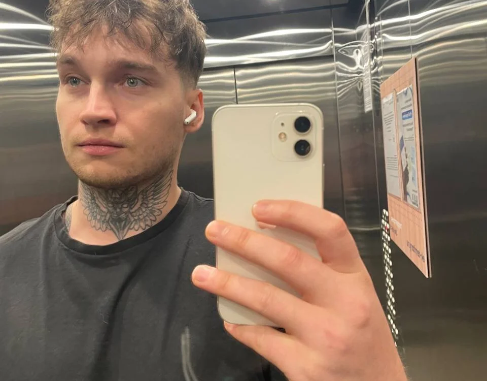 Chris_Tyson অফলাইন XXX চ্যাট
