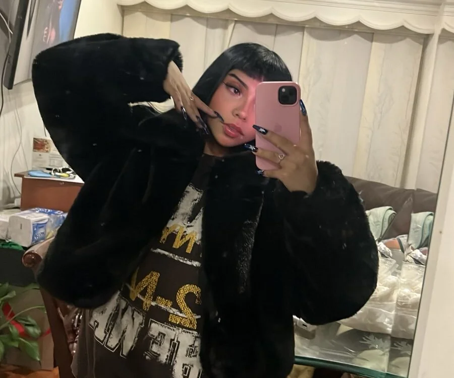 alanapierce's Offline Chat Room