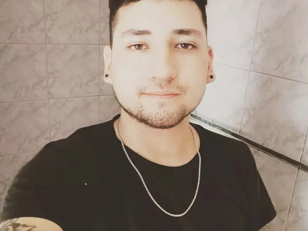 cexsar77 Offline XXX-Chat