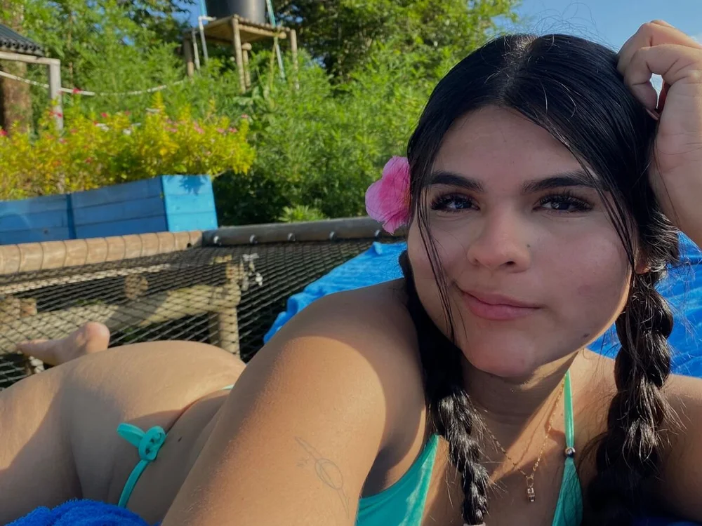 Luna_Saeenz offline chatrum