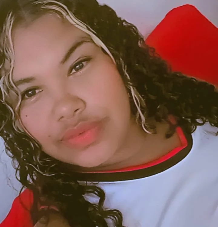 MorenaTomson's Offline Chat Room
