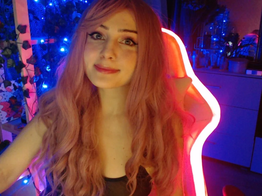 Lina-_- Adlı Modelin Çevrimdışı XXX Sohbeti