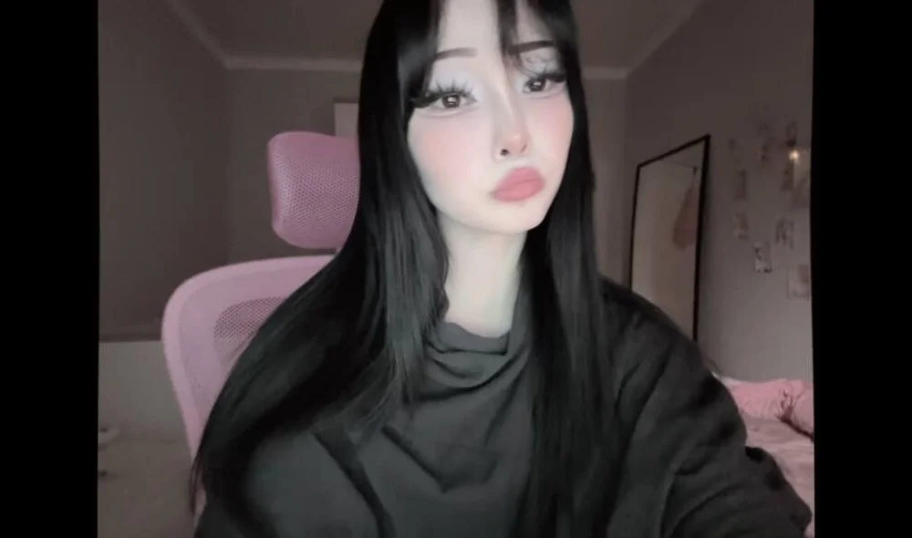 SinaDrenning Chat XXX offline