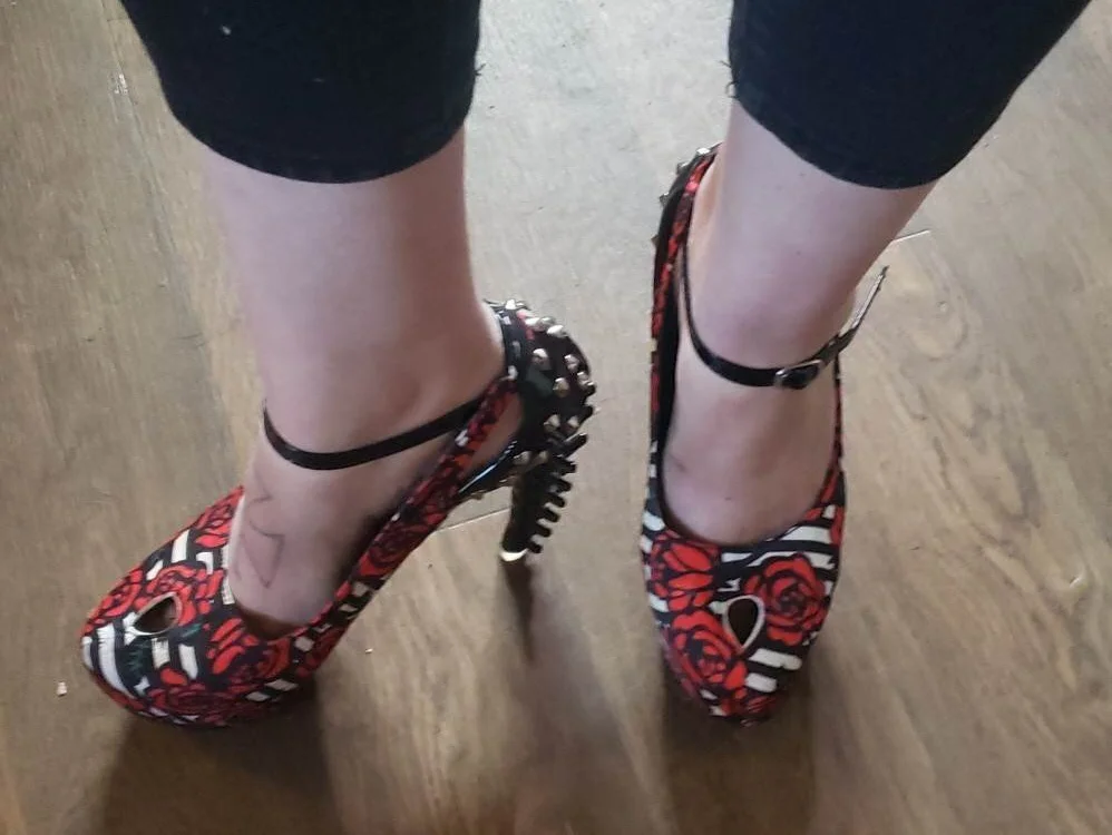 Velvet_Hex Offline XXX-chat