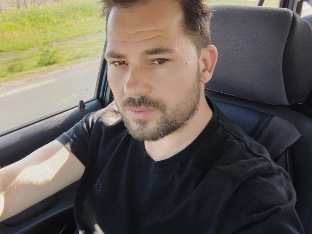 iunutmi 離線 XXX 聊天