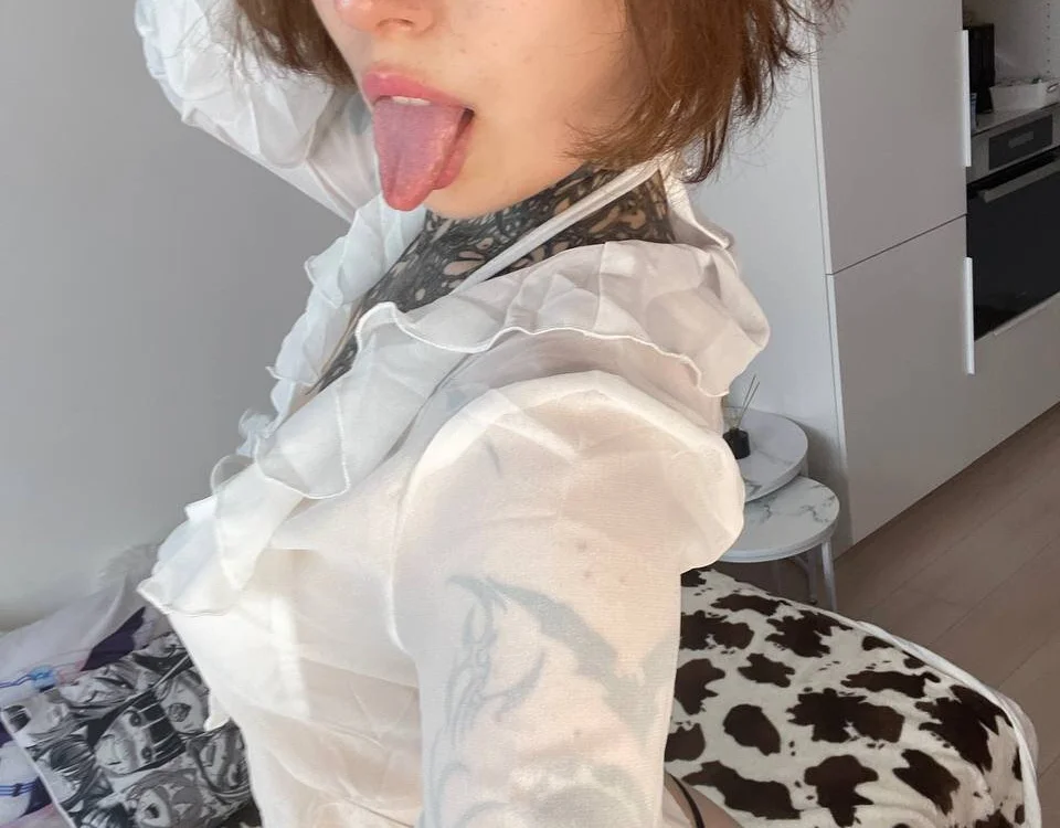 brightmuffin Offline XXX-Chat