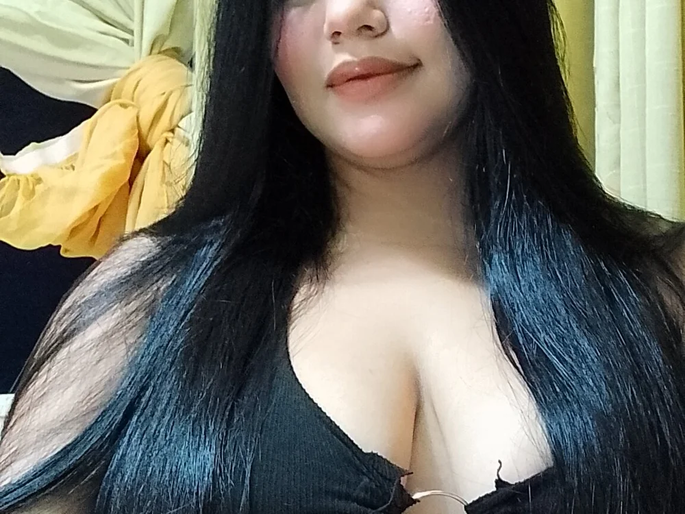 Monica--hot's Offline Chat Room