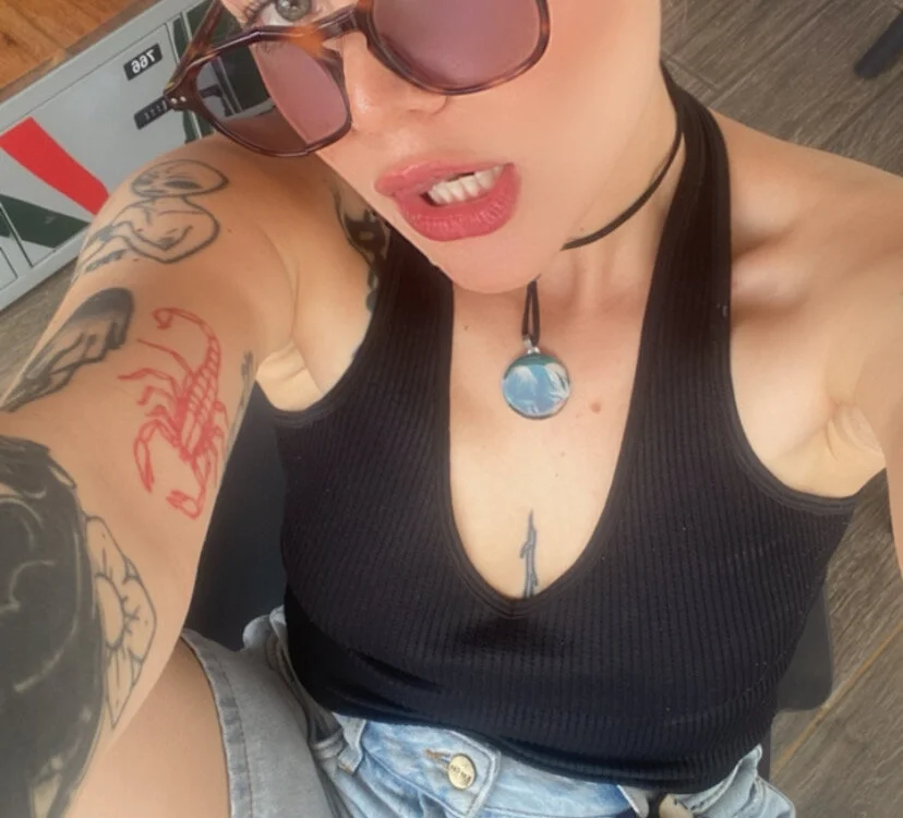 دردشة Tallulah_Kinky الجنسية دون اتصال