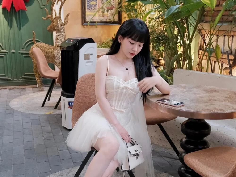 MintShow18: συνομιλία ΧΧΧ εκτός σύνδεσης