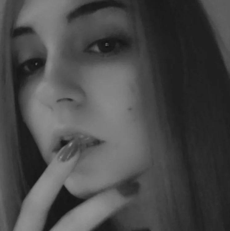 Dani1125's Offline Chat Room