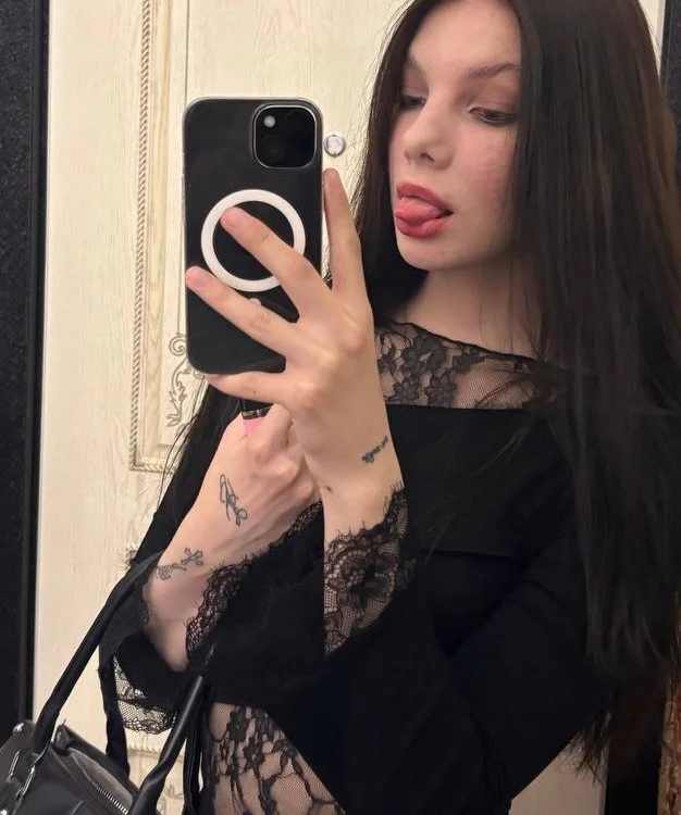 CherryJinx's Offline Chat Room