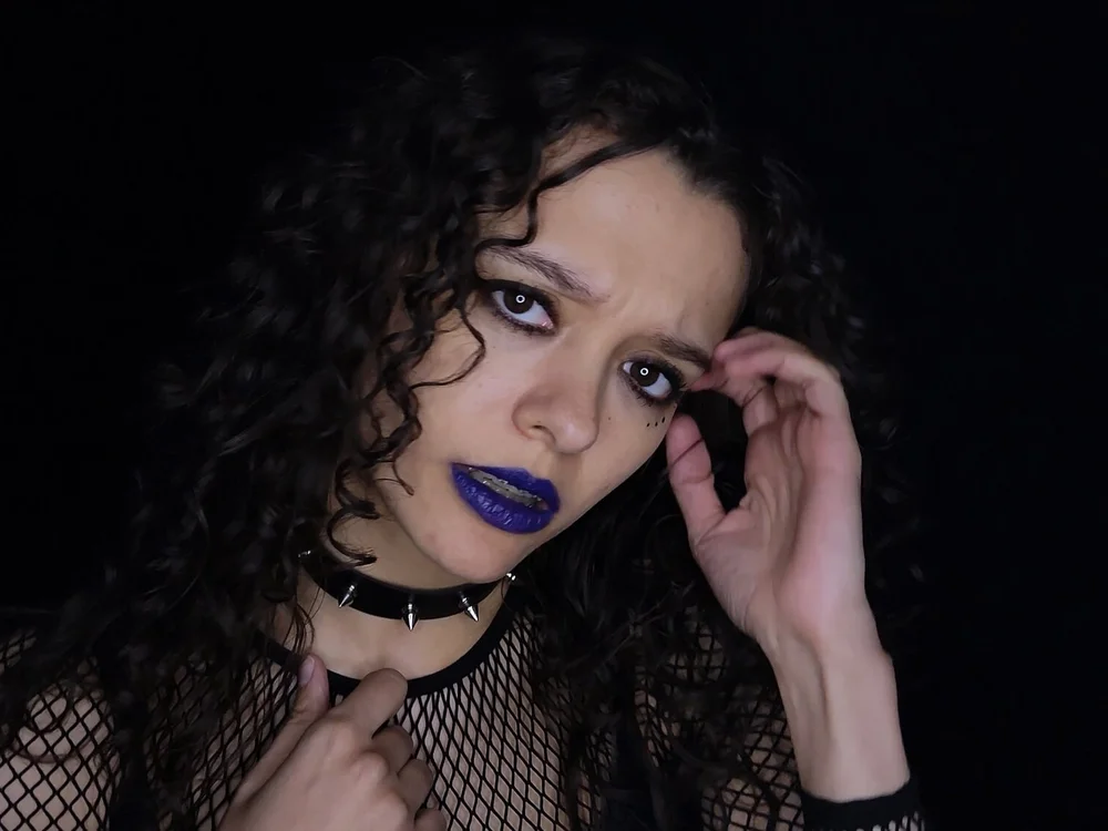 BlueVixen7's Offline Chat Room