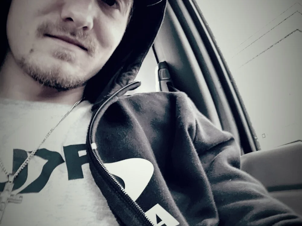 Tyhi222: офлайн-секс-чат